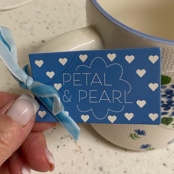 NWT.  Set of 2, Petal and Pearl, 24oz., ceramic mugs. - Picture 4 of 15